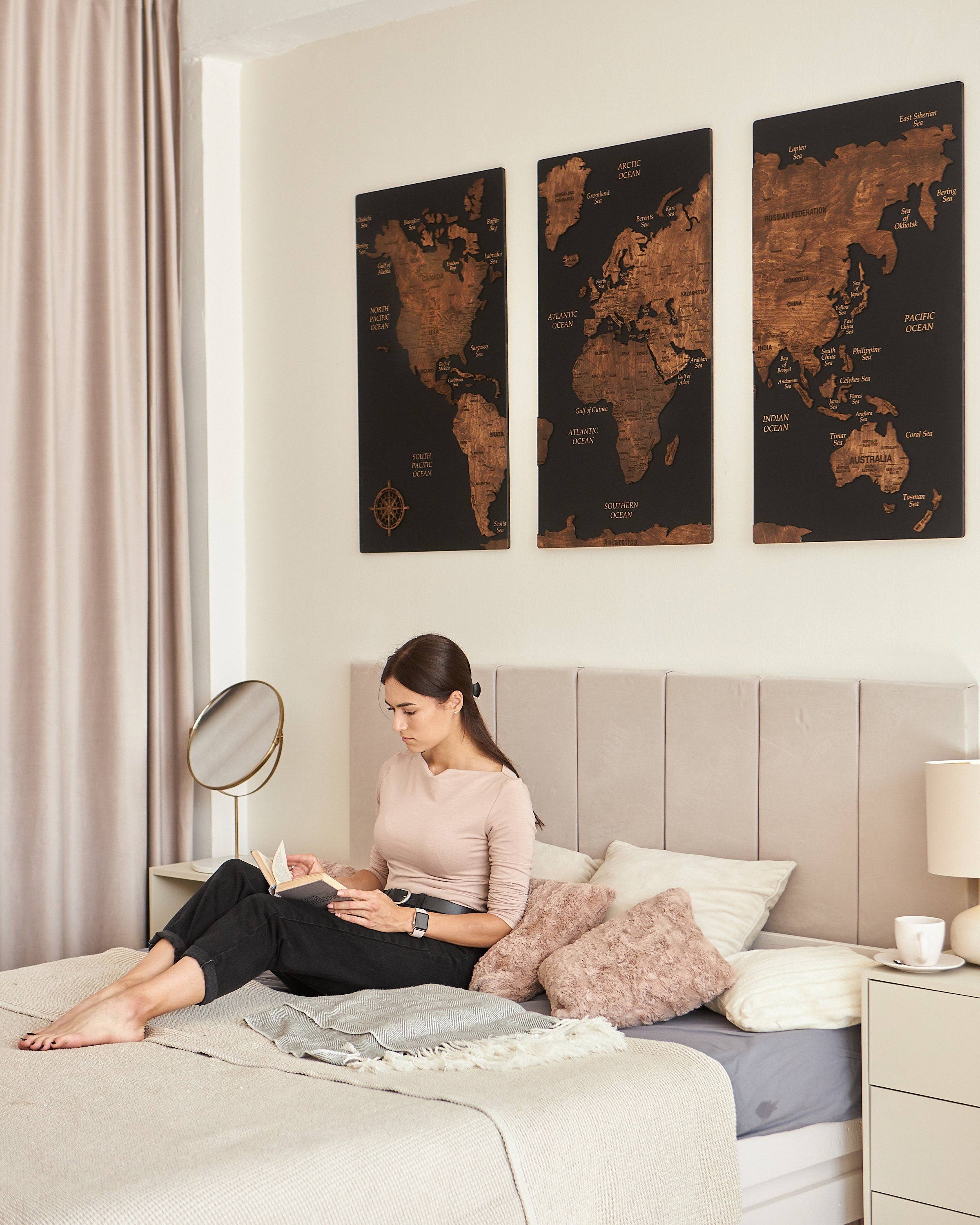 Wooden World Map Décor
